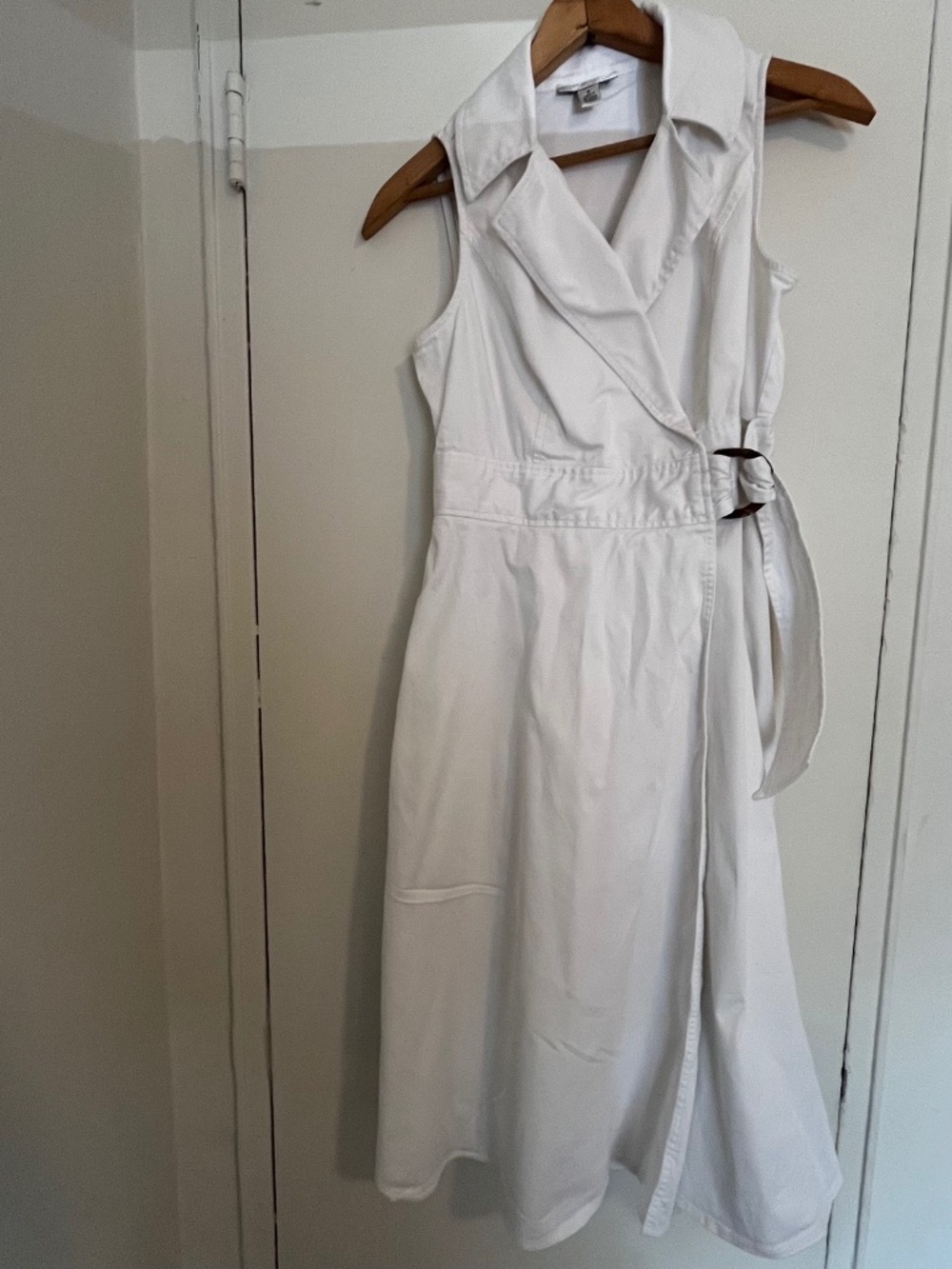 London Style Collection White Wrap dress in size 6